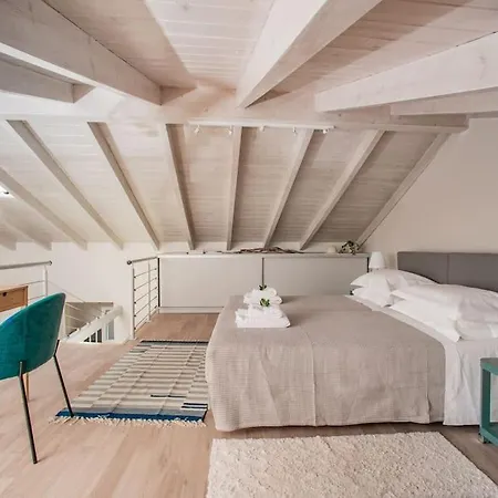 Newly Renovated 1730's Venetian Loft * コルフ島