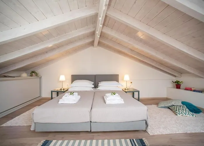 Newly Renovated 1730's Venetian Loft Appartement *