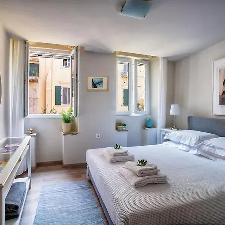 Newly Renovated 1730's Venetian Loft