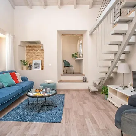 Newly Renovated 1730's Venetian Loft Apartment *