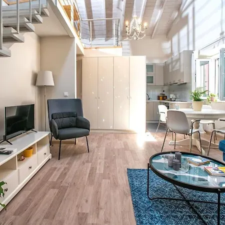 شقة Newly Renovated 1730's Venetian Loft *