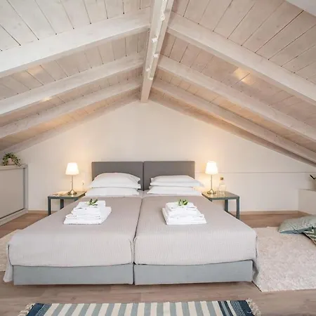 Newly Renovated 1730's Venetian Loft شقة *