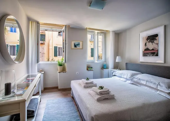 Newly Renovated 1730's Venetian Loft