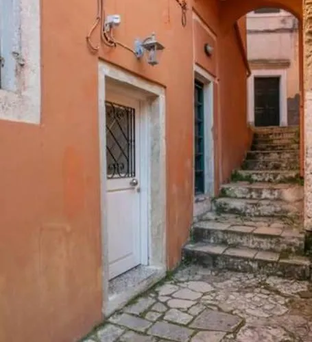 Newly Renovated 1730's Venetian Loft Appartamento